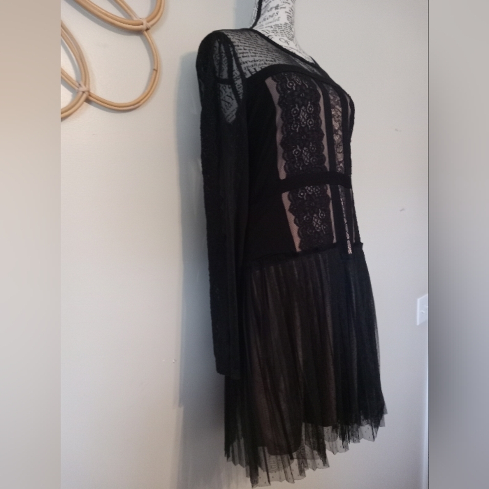 BCBG Maxazria Black Lace Long Sleeves Cocktail Dress Size M - Picture 8 of 13